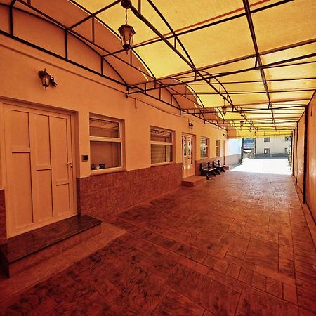 Отель Dmc House Frumosu  Экстерьер фото
