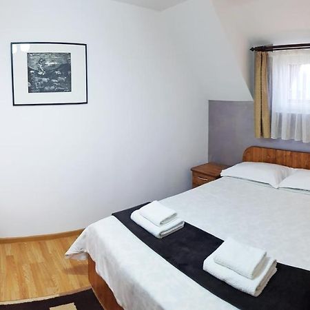 Отель Dmc House Frumosu  Экстерьер фото