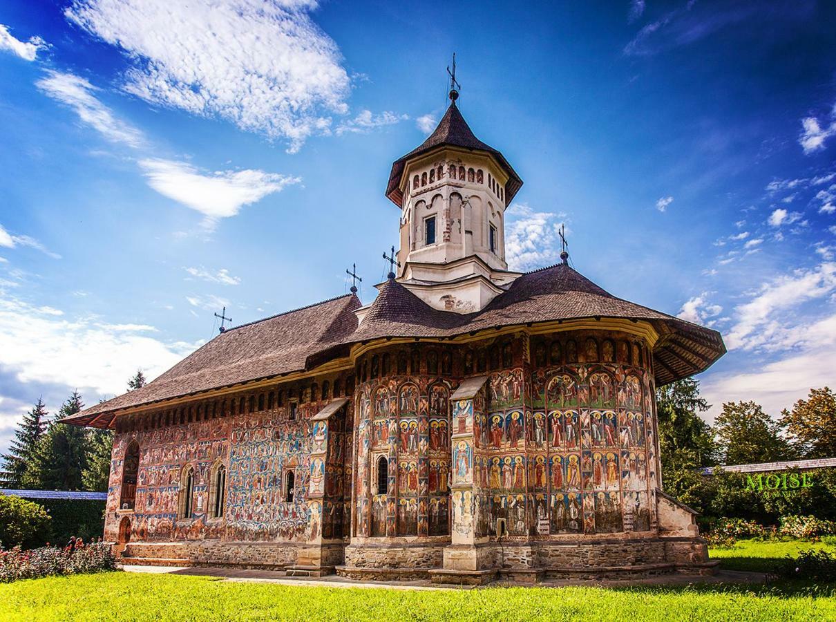 Отель Dmc House Frumosu  Экстерьер фото